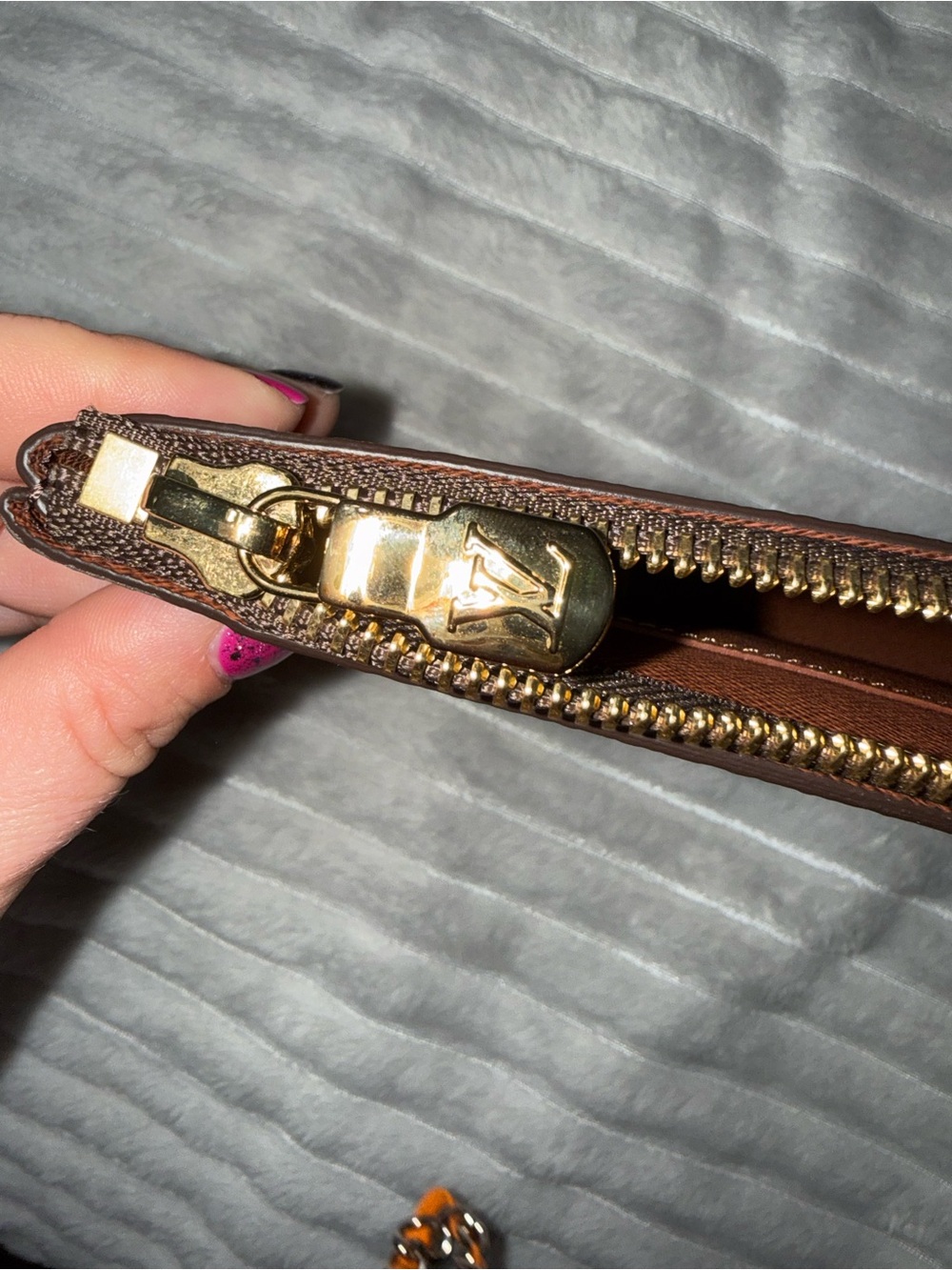 Louis Vuitton Key Pouch Medium - Picture 12 of 15